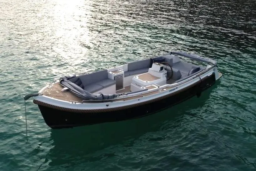 Interboat Intender 820