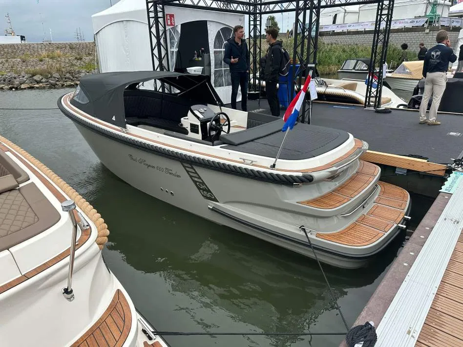 Oudhuijzer 650 vaarklaar 100pk grijs Loosdrecht 