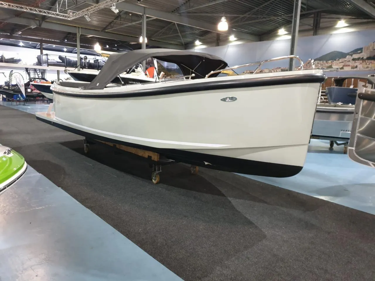Maxima Boats 750 Flying Lounge RAL 7030 op voorraad - Demo