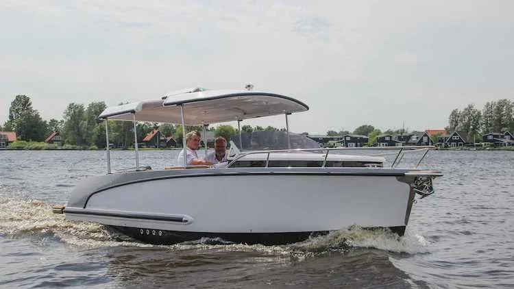 Alfastreet 23 cabin electric: Elektrisch met hefdak