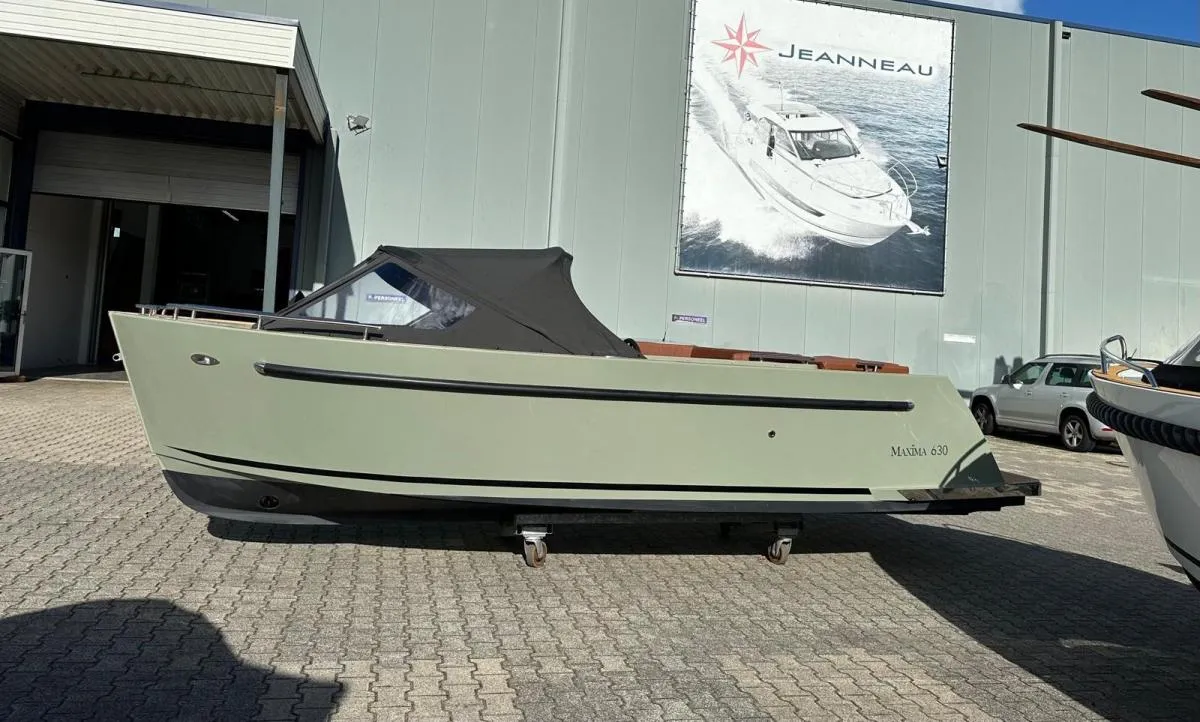 Maxima 630 Tender met boegschroef