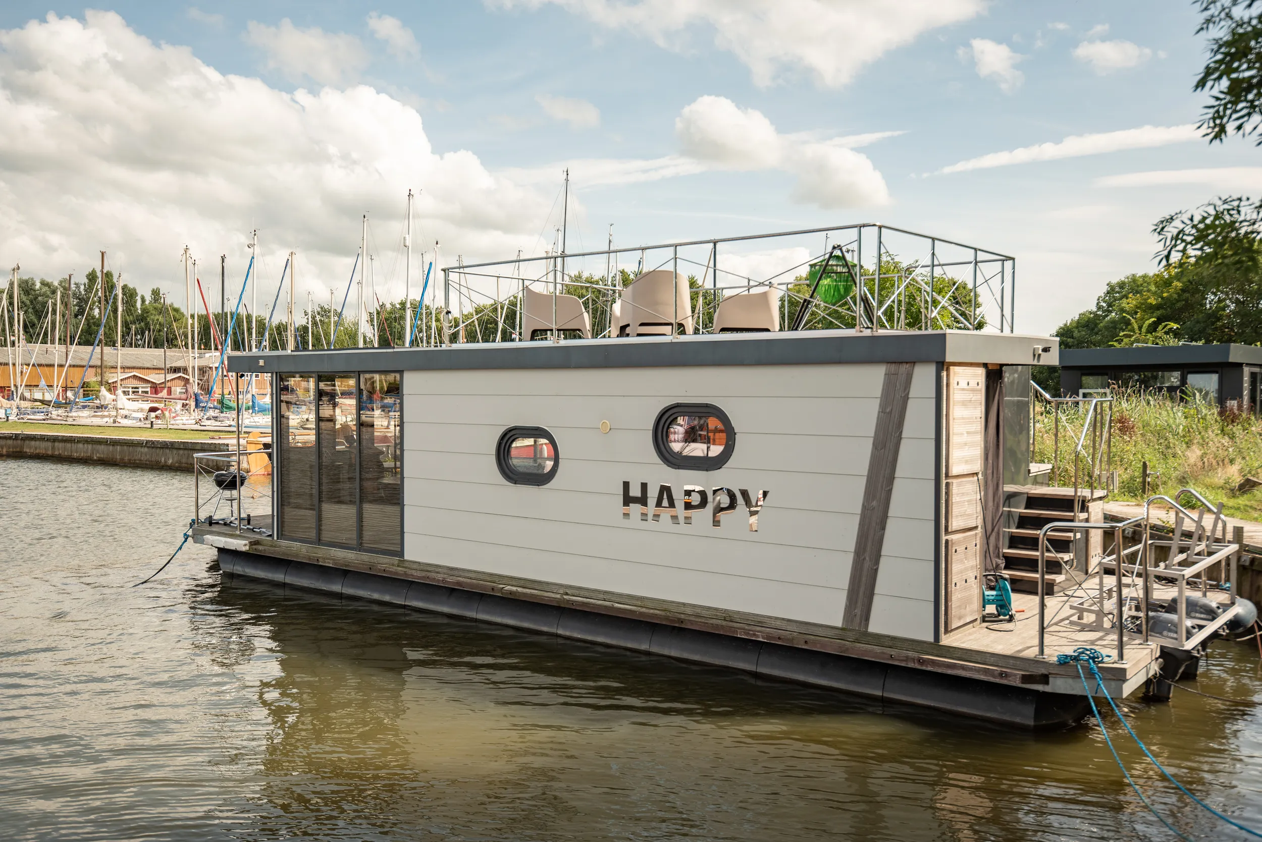 Campi 400 Houseboat Met Ligplaats , Eigen Steiger En Chartermogelijkheid