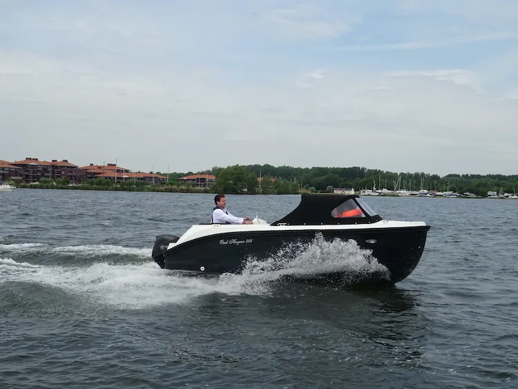 Oud Huijzer 505: Compacte snelle crossover