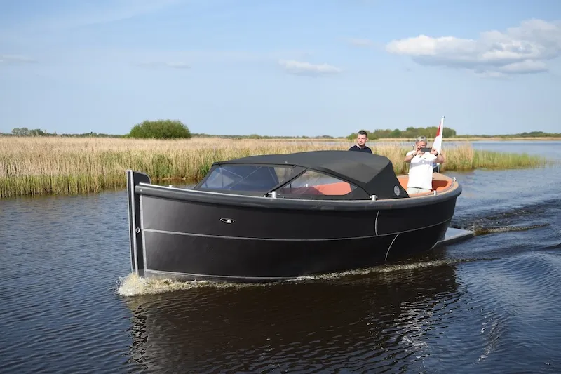 AluShip E-Sloep 750 cabin: Doorontwikkelde kajuitsloep