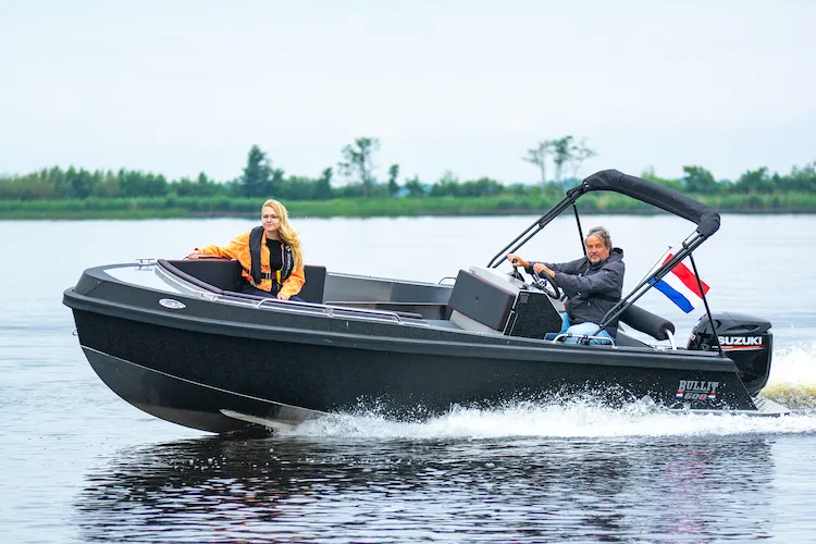 Alumax Bullit 600: niet poetsen maar varen