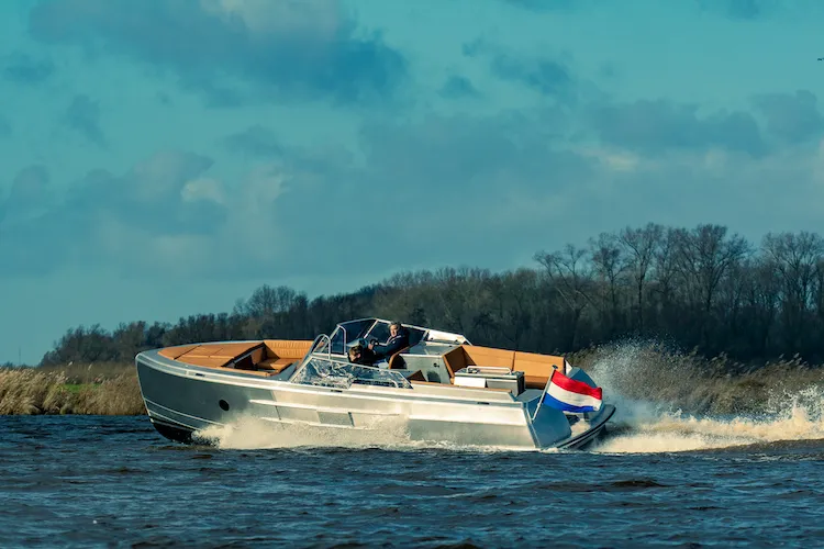 Bobsloepen Healey 30: Defender tender