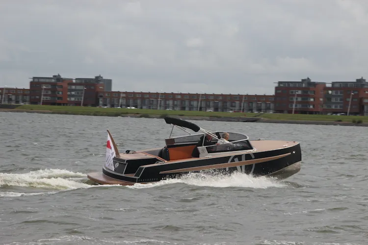 Van Vossen 800 Sport Runabout: Speelse trendsetter