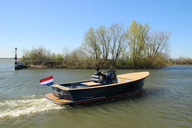 Rapsody Tender Cabin: sierlijke kajuittender