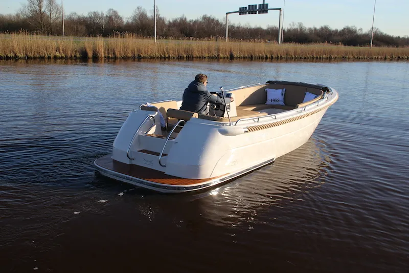 Primeur 700 tender: Sloep met tenderkont