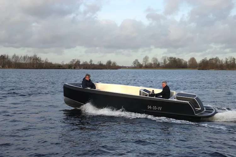 Lounge Tender T6X: speelse variant