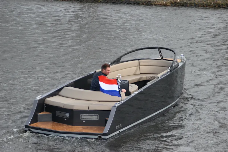 Zee 26 tender: Familieboot uit Midden-Oosten