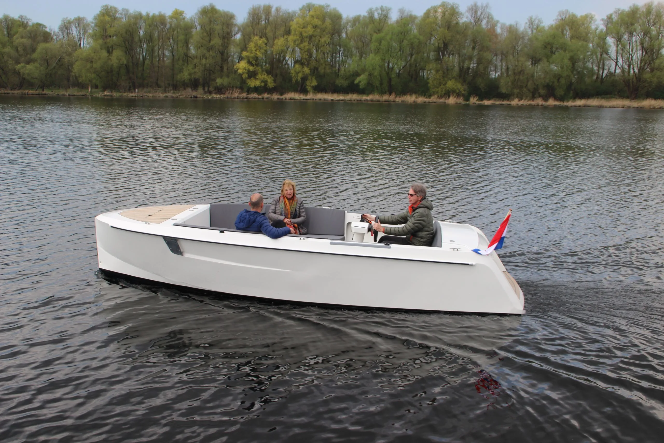 Lillebror 60, elektrische designtender