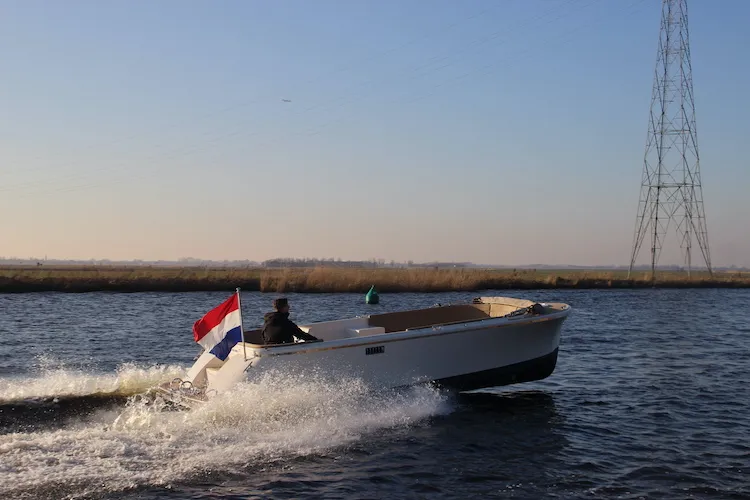 Lifestyle 750 tender: strakke genietboot