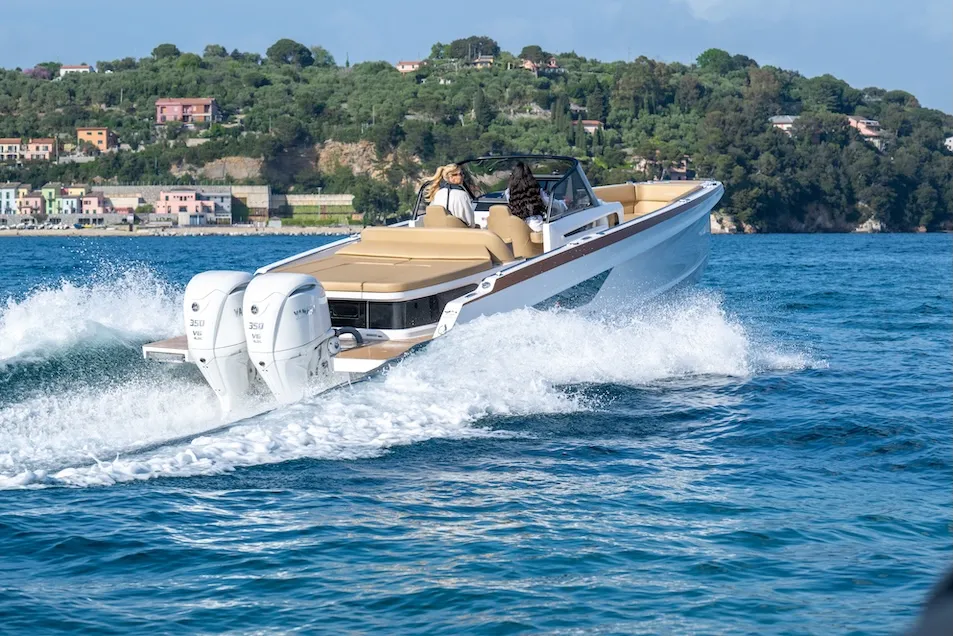 Sterk 31: High performance tender