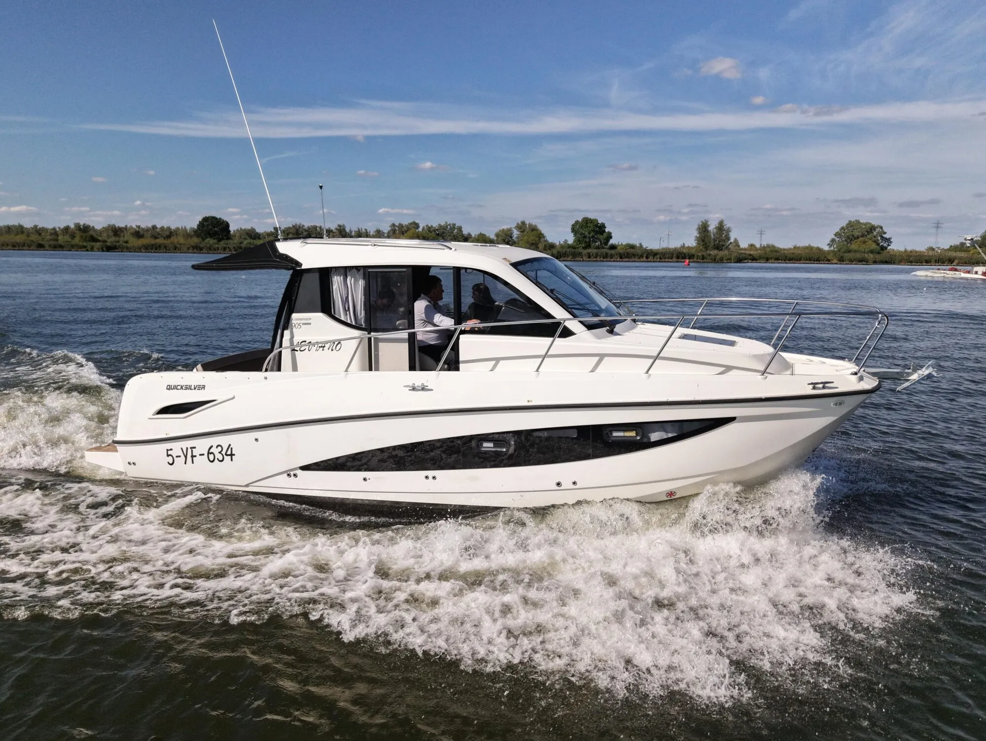 Quicksilver 905 Activ Weekend