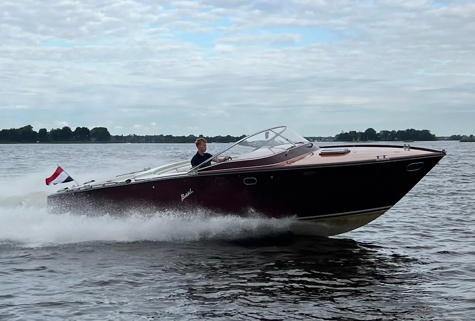 Boesch 850 Runabout Deluxe