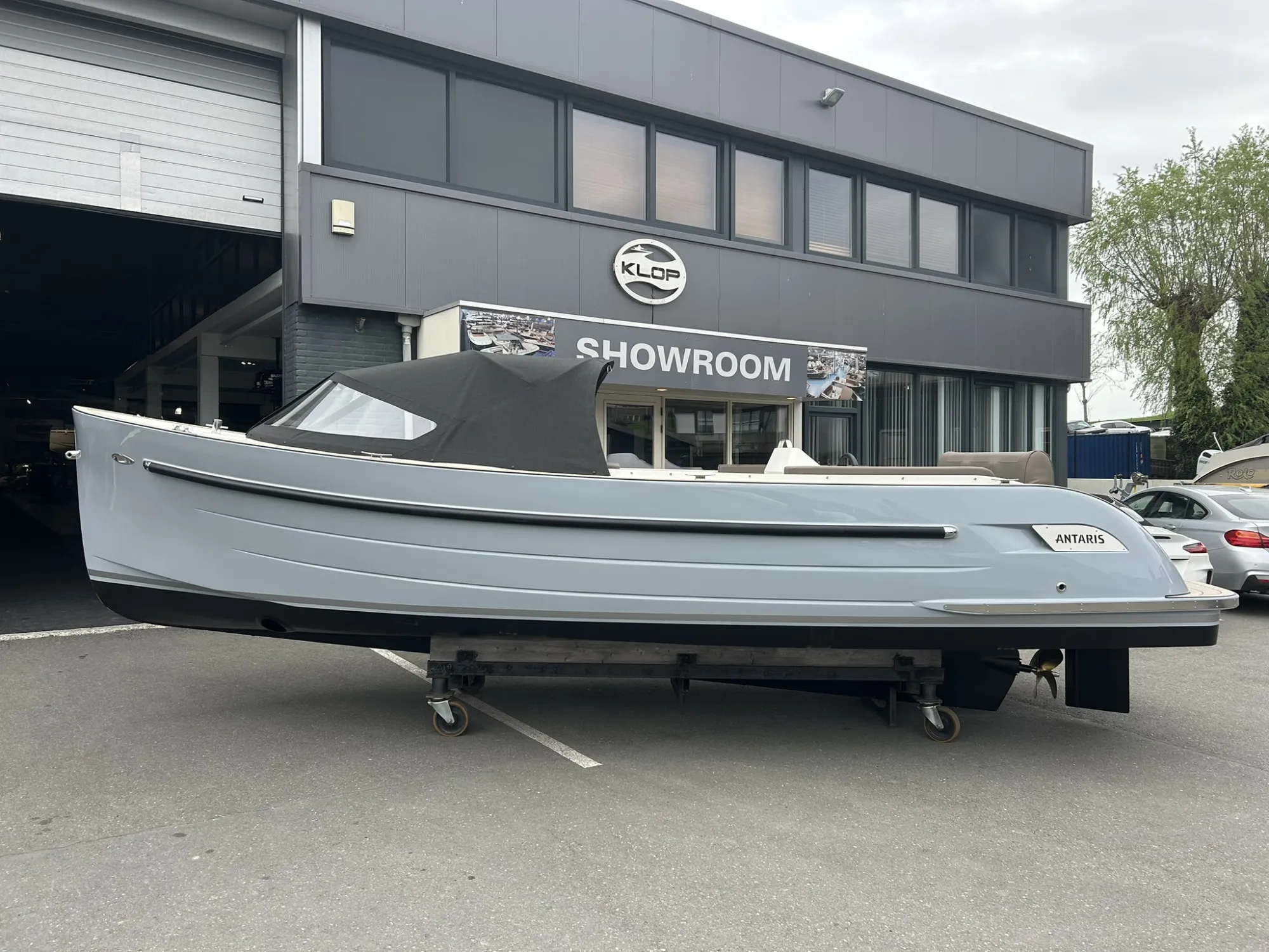 Antaris Sixty7 met Vetus 52 pk in RAL 7001 op voorraad!