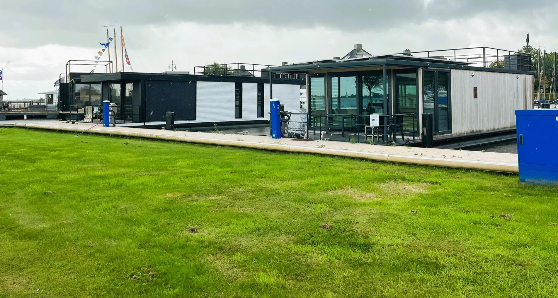 Koopligplaats Sneekermeer Met Apart Te Koop Houseboat 1460 X 500