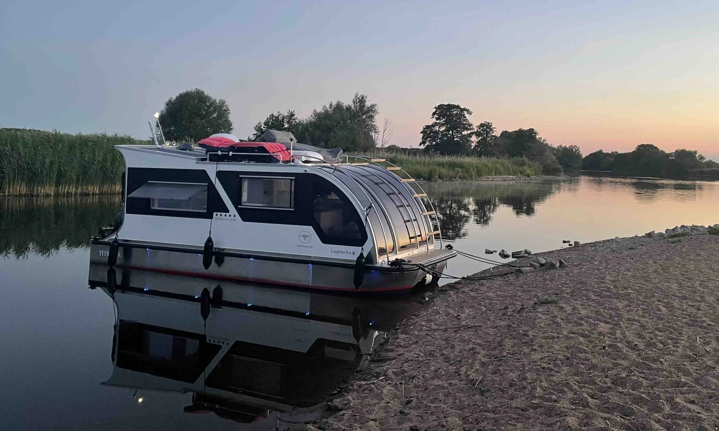 Caravanboat DepartureOne M